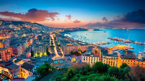 5 things to do in the historic centre of Naples.